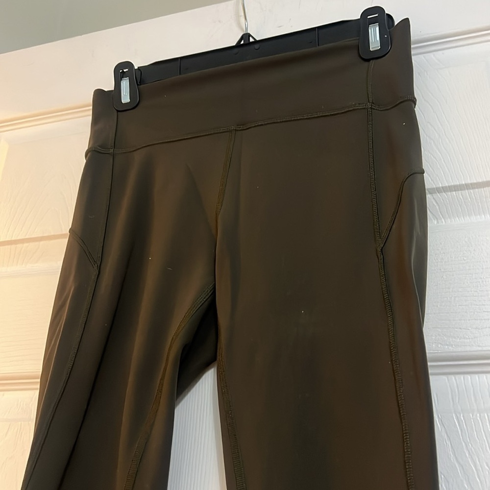 Lululemon - Picture 2 of 5
